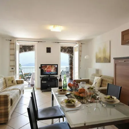 Residenza Vercana Apartments * Vercana